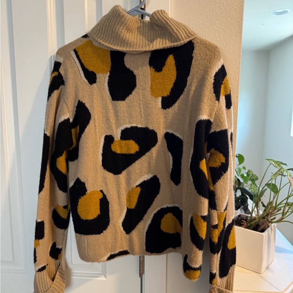 Anthropologie Stylish Women's Sweater with Bold Pattern